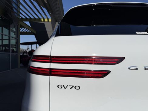 Used 2025 Genesis GV70 2.5T w/ Sport Prestige Package image 14