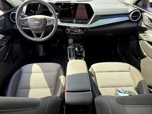 Used 2025 Chevrolet Trax LT image 6