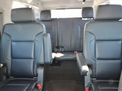Used 2018 Chevrolet Suburban LT image 30