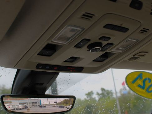 Used 2021 GMC Yukon Denali w/ Denali Premium Package image 35