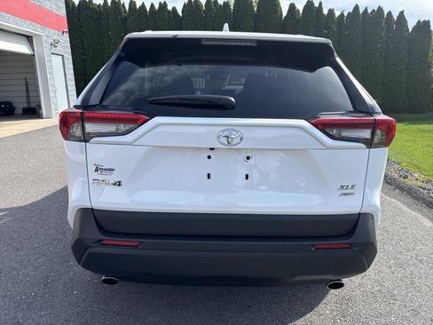 Used 2025 Toyota RAV4 XLE AWD/4WD image 4