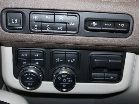 Used 2024 GMC Yukon Denali w/ Denali Reserve Package AWD/4WD image 34