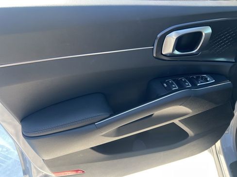 Certified 2025 Kia Sorento S image 7