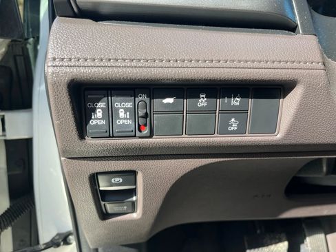 Used 2018 Honda Odyssey EX-L image 21