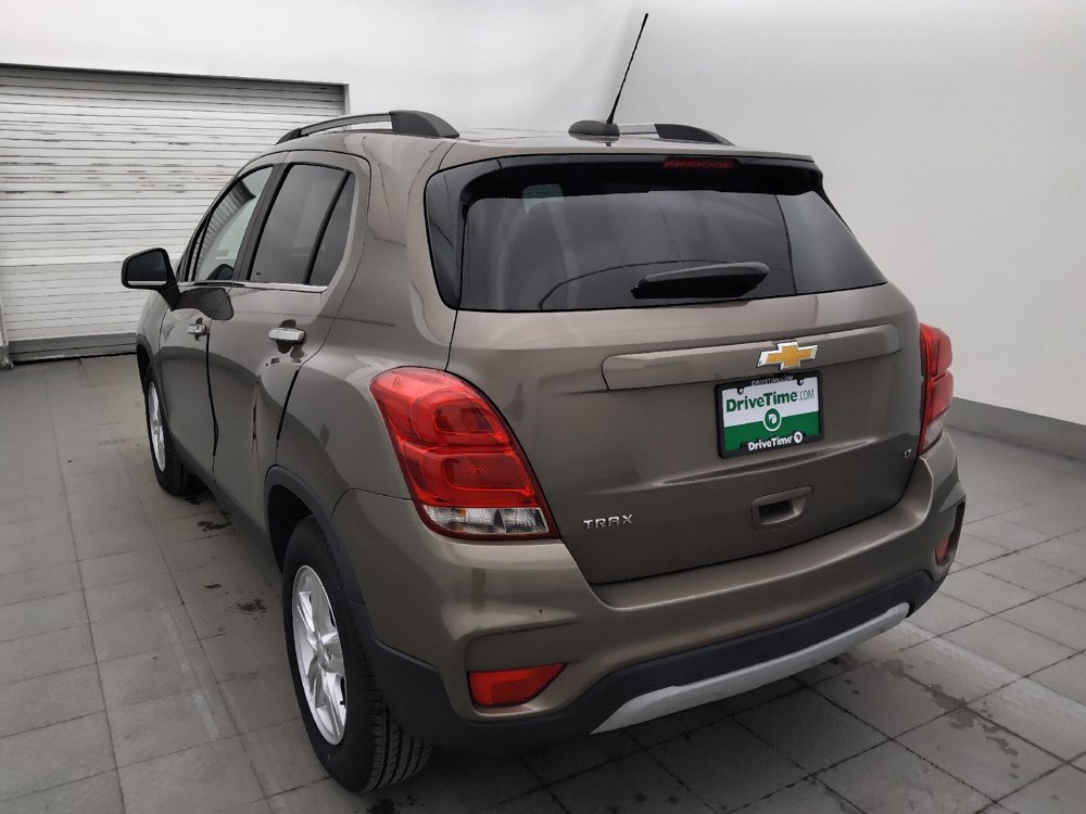 Used 2020 Chevrolet Trax LT w/ Sun & Sound Package FWD image 5
