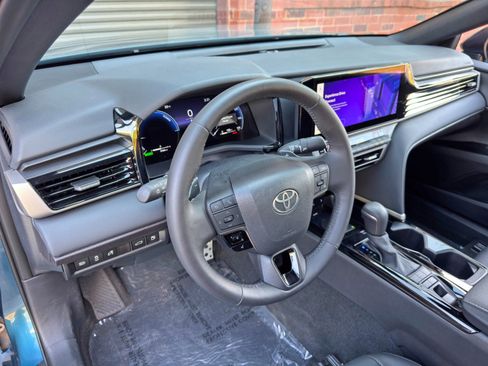 Used 2025 Toyota Camry XSE FWD image 12