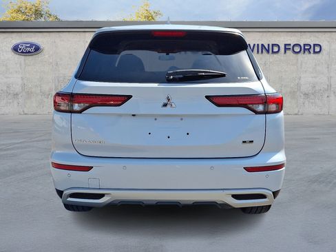 Used 2023 Mitsubishi Outlander SE AWD/4WD image 5