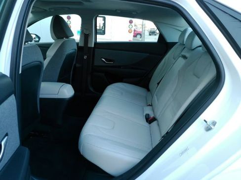 Used 2023 Hyundai Elantra Limited image 20