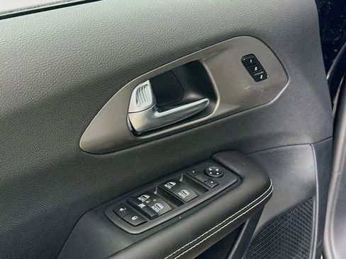 New 2026 Chrysler Pacifica Select image 17