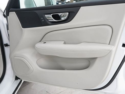 Used 2020 Volvo S60 T5 Momentum w/ Protection Package Premier FWD image 9