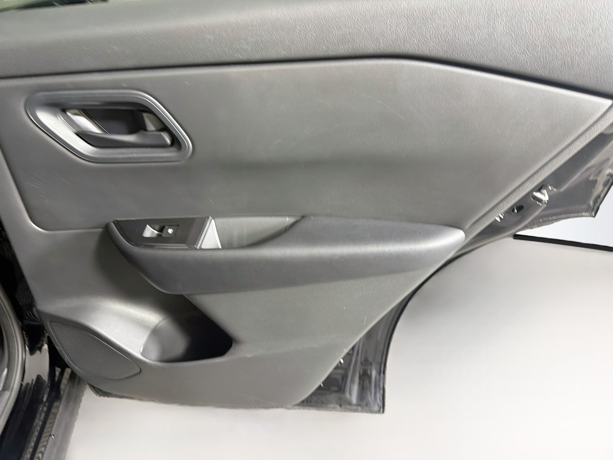 Used 2024 Nissan Rogue S FWD image 28