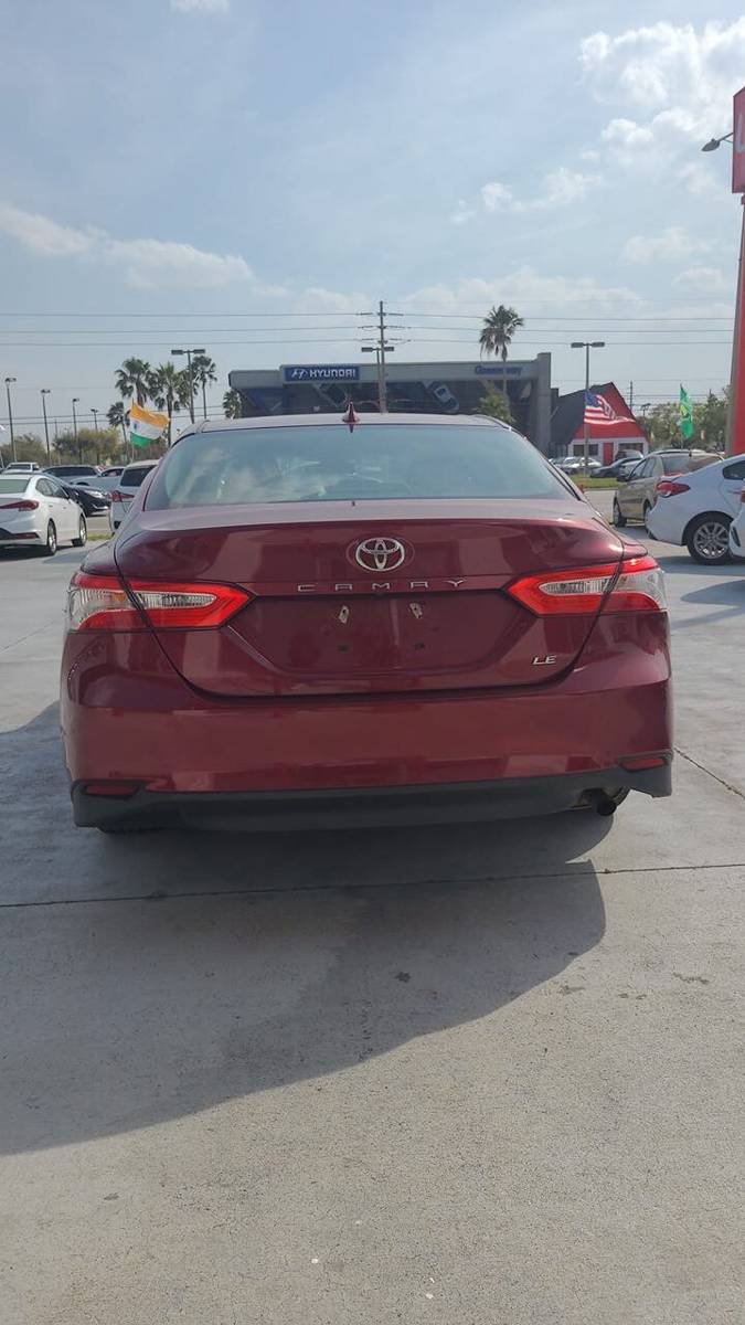 Used 2020 Toyota Camry LE FWD image 11
