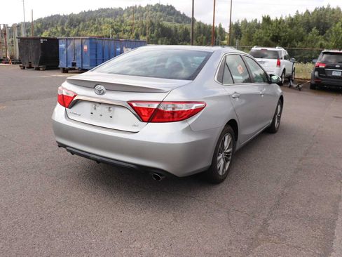 Used 2015 Toyota Camry SE FWD image 5
