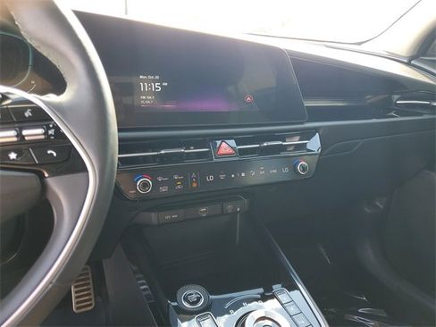 Used 2024 Kia Niro SX Touring image 20