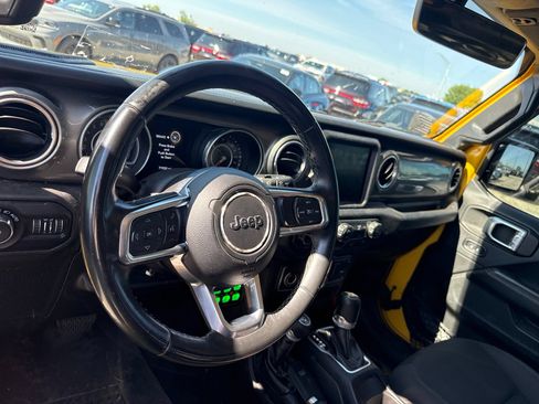 Used 2019 Jeep Wrangler Unlimited Sahara w/ Uconnect 4C Nav & Sound Group AWD/4WD image 10