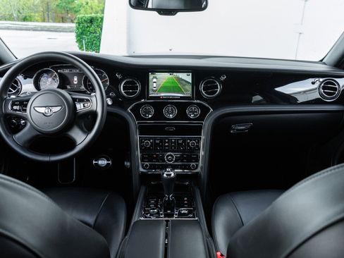 Used 2015 Bentley Mulsanne image 17