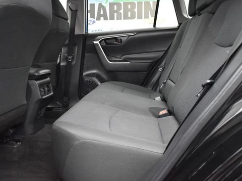 Used 2022 Toyota RAV4 LE FWD image 9