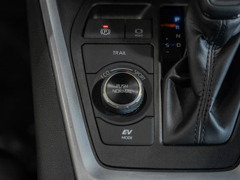 Used 2025 Toyota RAV4 XLE image 22