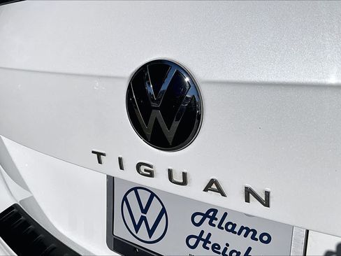 Certified 2023 Volkswagen Tiguan SE R-Line image 32