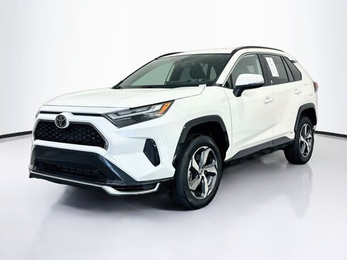 Used 2025 Toyota RAV4 SE AWD/4WD image 3