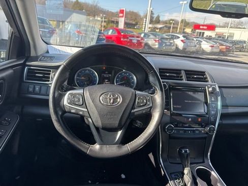Used 2016 Toyota Camry XLE w/ Moonroof Package image 14