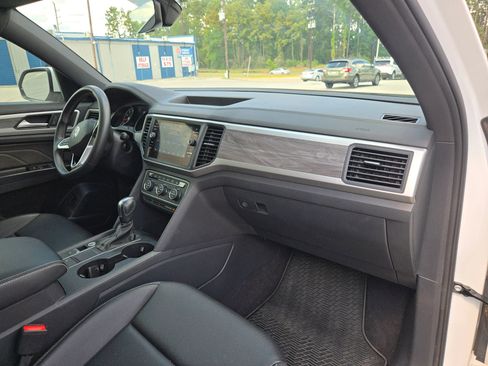 Used 2021 Volkswagen Atlas Cross Sport SE w/ Panoramic Sunroof Package image 25