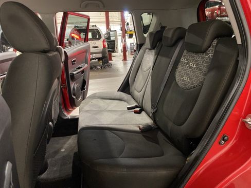 Used 2010 Kia Soul + w/ Audio Pkg image 10