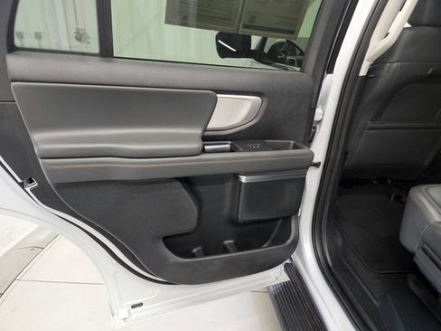 Used 2025 Ford Expedition Active AWD/4WD image 38