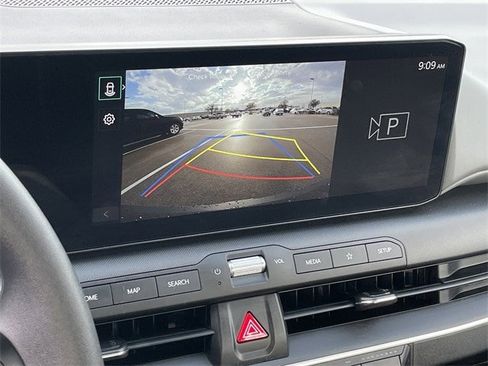 Used 2025 Kia K4 LXS image 17