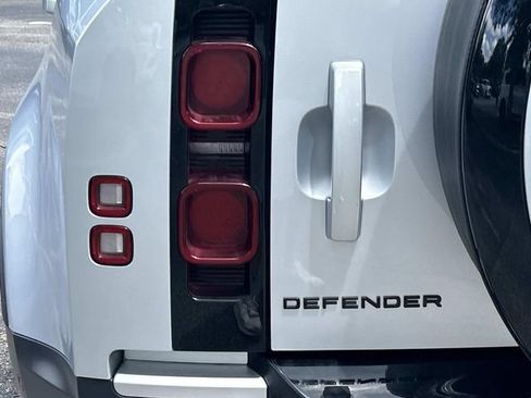 Used 2024 Land Rover Defender 110 SE AWD/4WD image 12