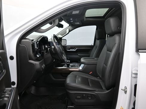 Used 2022 Chevrolet Silverado 1500 LT Trail Boss w/ LT Trail Boss Premium Package AWD/4WD image 9