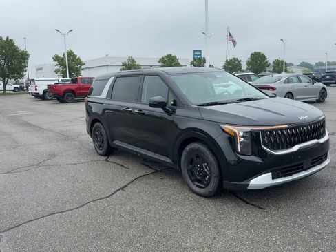 New 2025 Kia Carnival image 2