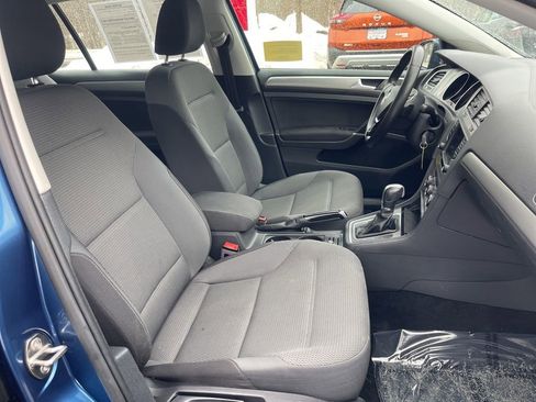 Used 2017 Volkswagen Golf S image 17