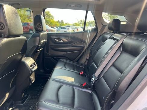 Used 2022 GMC Terrain SLT w/ Tech Package AWD/4WD image 17