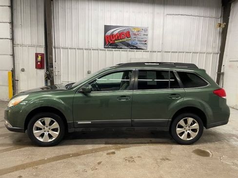 Used 2010 Subaru Outback 3.6R Limited image 5