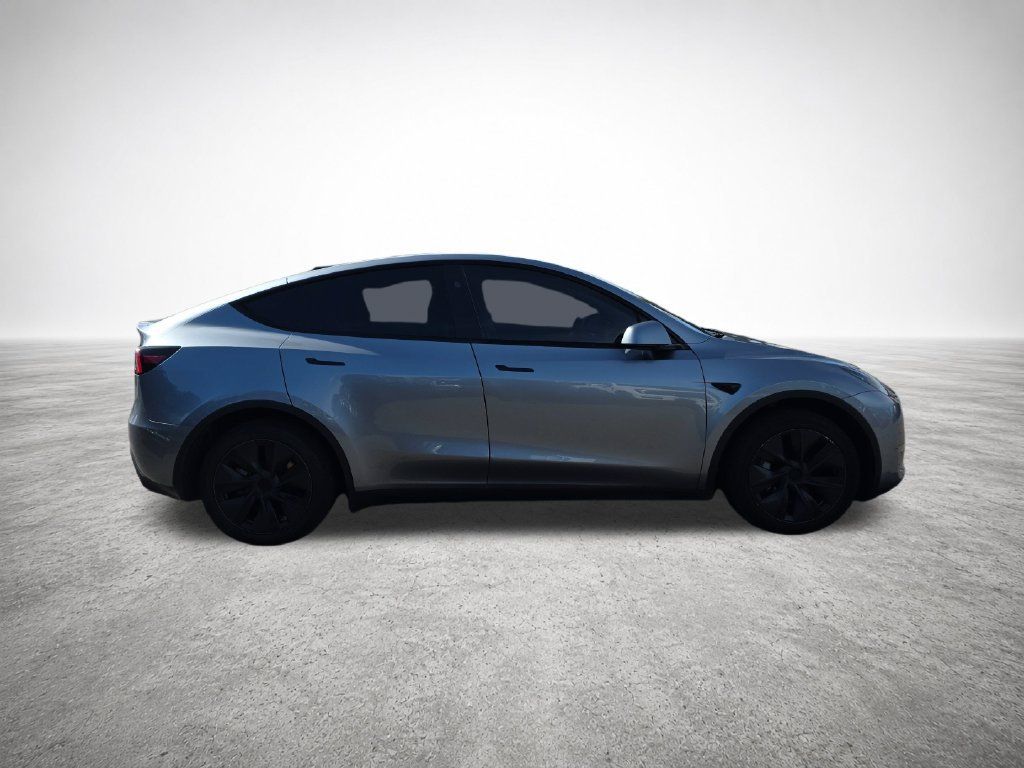Used 2024 Tesla Model Y Long Range AWD/4WD image 8