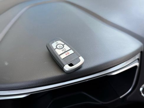 Used 2019 Ford Fusion SE FWD image 34