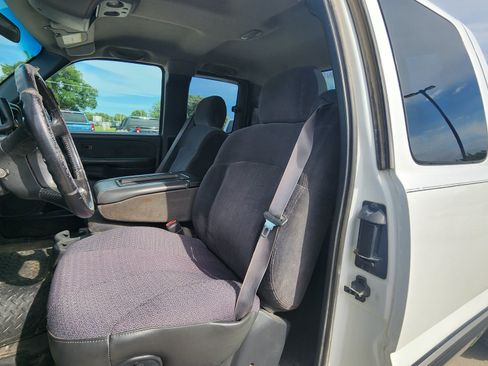 Used 2001 Chevrolet Silverado 2500 LS AWD/4WD image 11