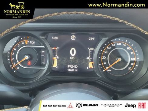 Used 2024 Jeep Gladiator Mojave AWD/4WD image 8