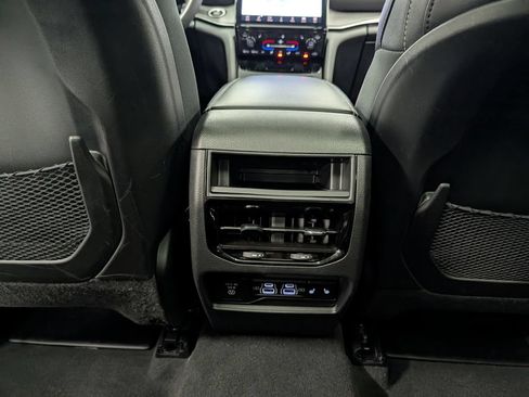 Used 2024 Jeep Grand Cherokee Limited AWD/4WD image 29