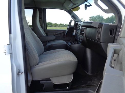 Used 2018 Chevrolet Express 3500 LS RWD image 21