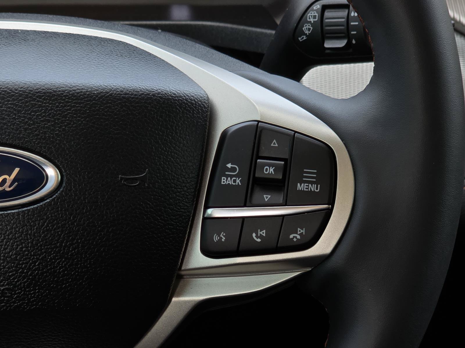 Used 2025 Ford Explorer Active RWD image 17