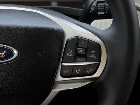Used 2025 Ford Explorer Active RWD image 17