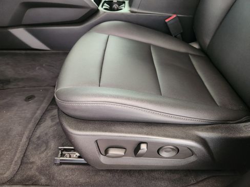 Used 2023 Chevrolet Colorado LT w/ LT Convenience Package III image 25