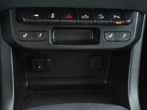 Used 2019 Chevrolet Colorado Z71 AWD/4WD image 18