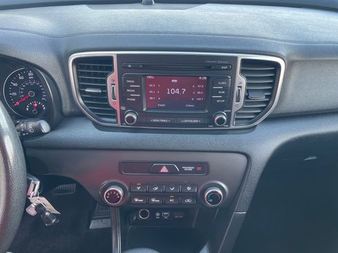 Used 2018 Kia Sportage LX FWD image 12