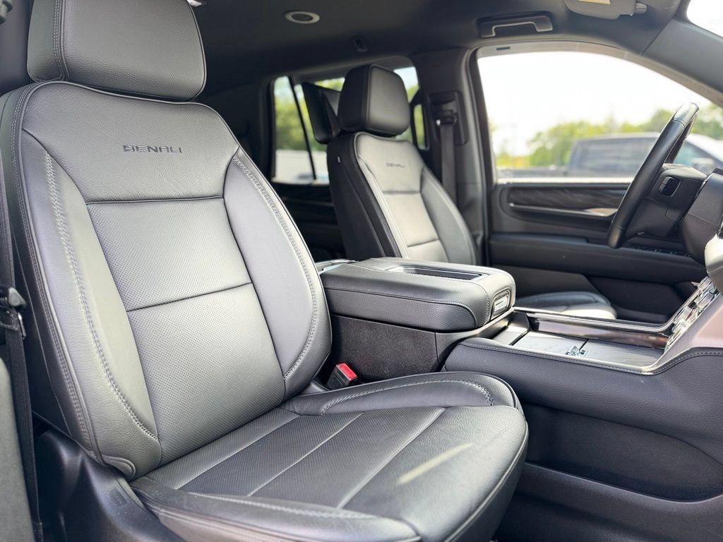 Used 2023 GMC Yukon Denali w/ Advanced Technology Package AWD/4WD image 12