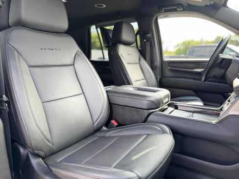 Used 2023 GMC Yukon Denali w/ Advanced Technology Package AWD/4WD image 12