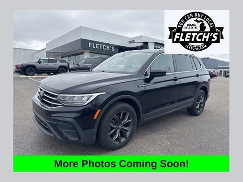 Used 2022 Volkswagen Tiguan SE image 1