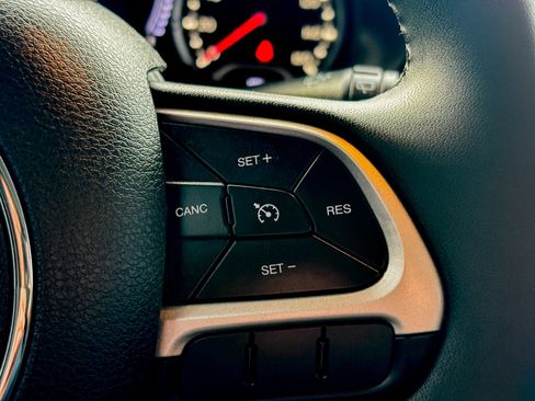 Used 2018 Jeep Renegade Latitude image 22